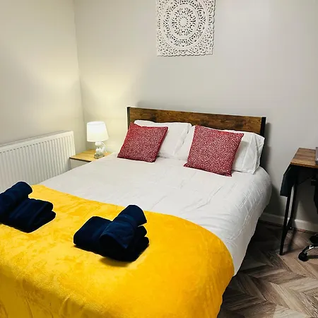 Comfy Studio Flat And Workspace Near Ashton-U-Lyne Station Stalybridge Exterior photo