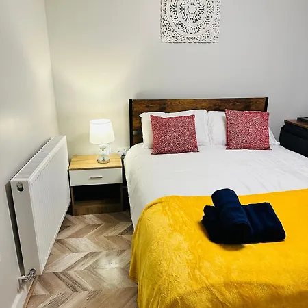 Comfy Studio Flat And Workspace Near Ashton-U-Lyne Station Stalybridge Exterior photo