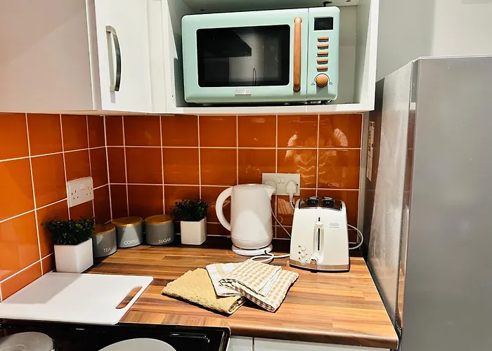 Comfy Studio Flat And Workspace Near Ashton-U-Lyne Station