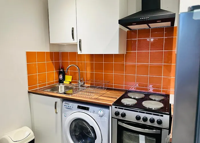 Comfy Studio Flat And Workspace Near Ashton-U-Lyne Station