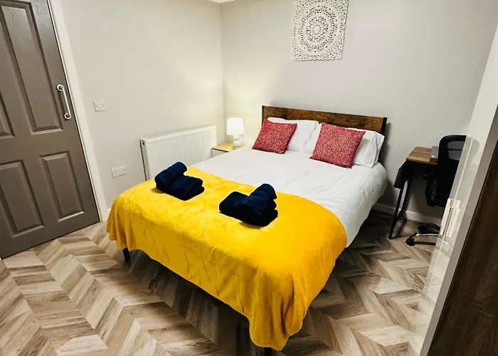 Comfy Studio Flat And Workspace Near Ashton-U-Lyne Station