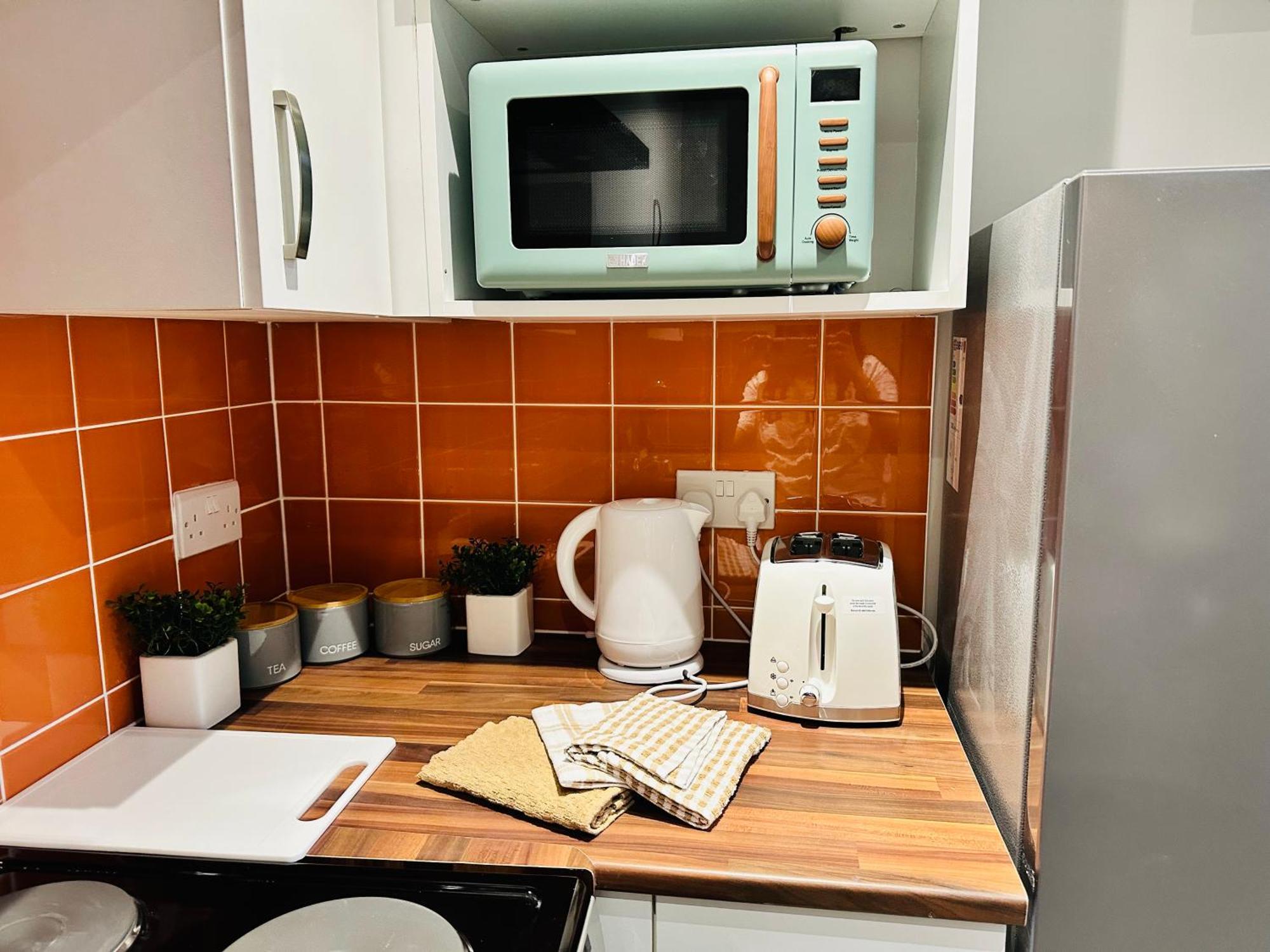 Comfy Flat And Workspace Near Ashton-u-lyne Station *