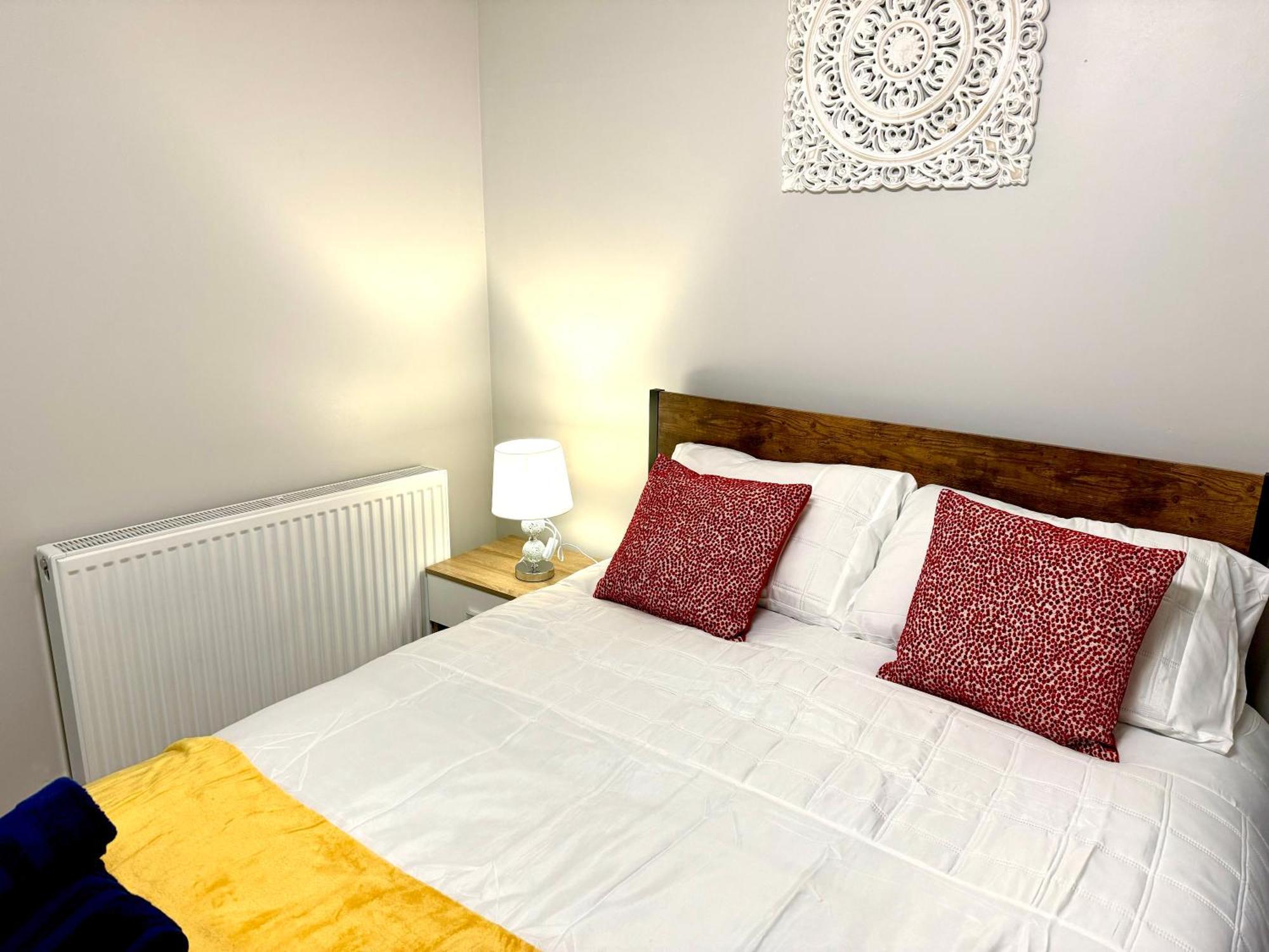 Comfy Flat And Workspace Near Ashton-u-lyne Station *