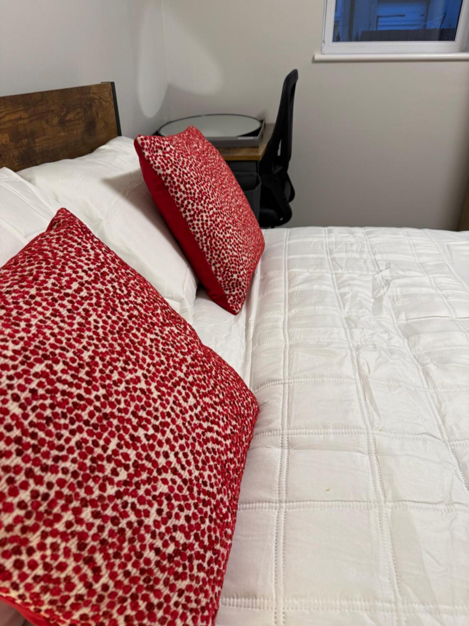 Apartment Comfy Flat And Workspace Near Ashton-u-lyne Station