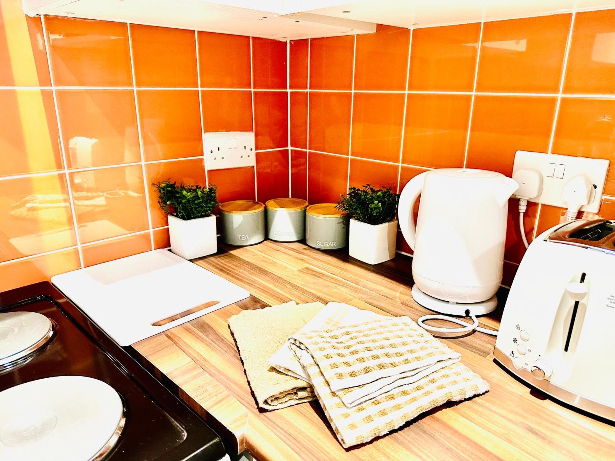 Apartment Comfy Flat And Workspace Near Ashton-u-lyne Station