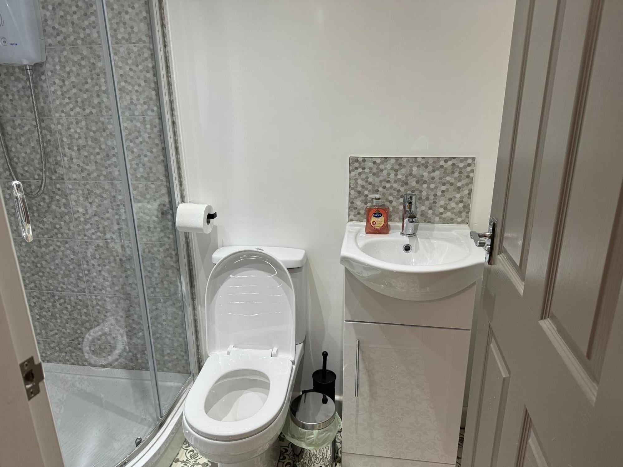Comfy Flat And Workspace Near Ashton-u-lyne Station * Stalybridge