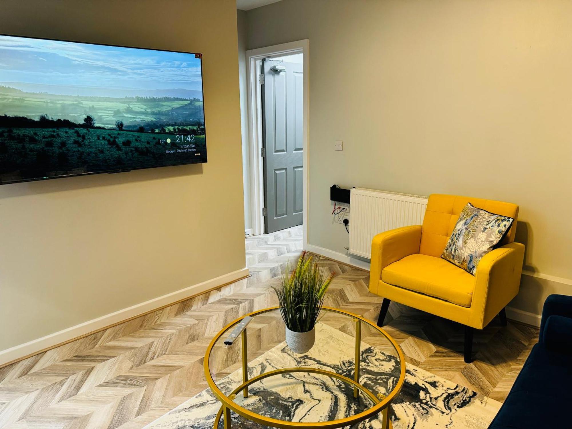 Comfy Flat And Workspace Near Ashton-u-lyne Station Apartment *