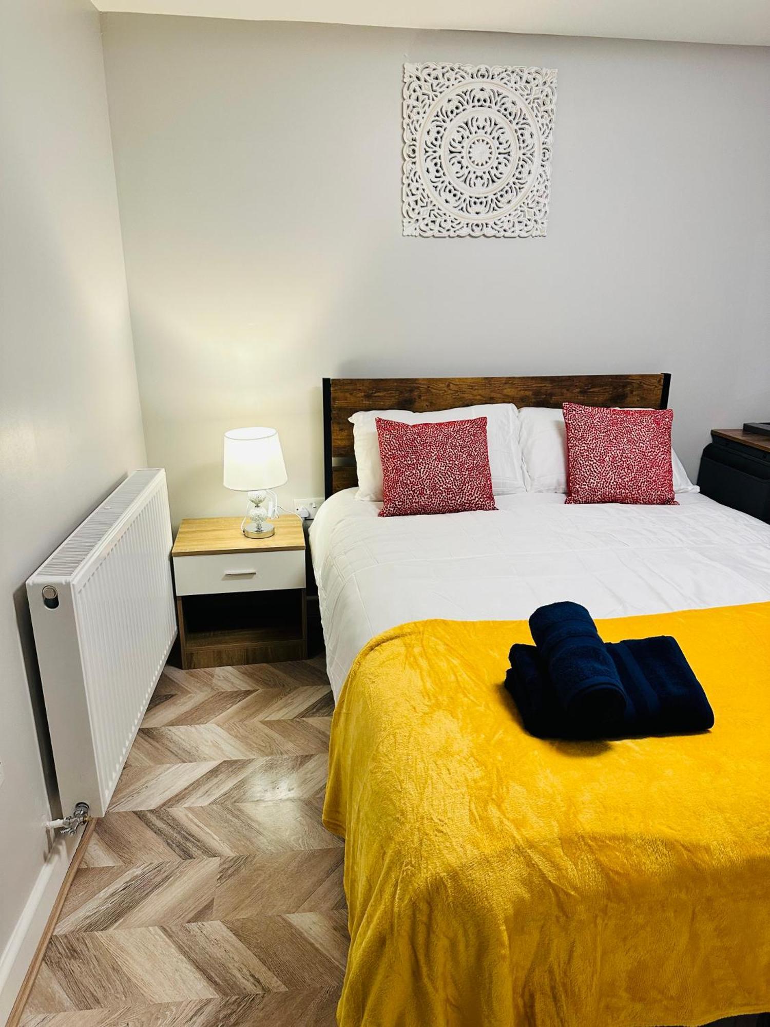 Comfy Flat And Workspace Near Ashton-u-lyne Station Apartment